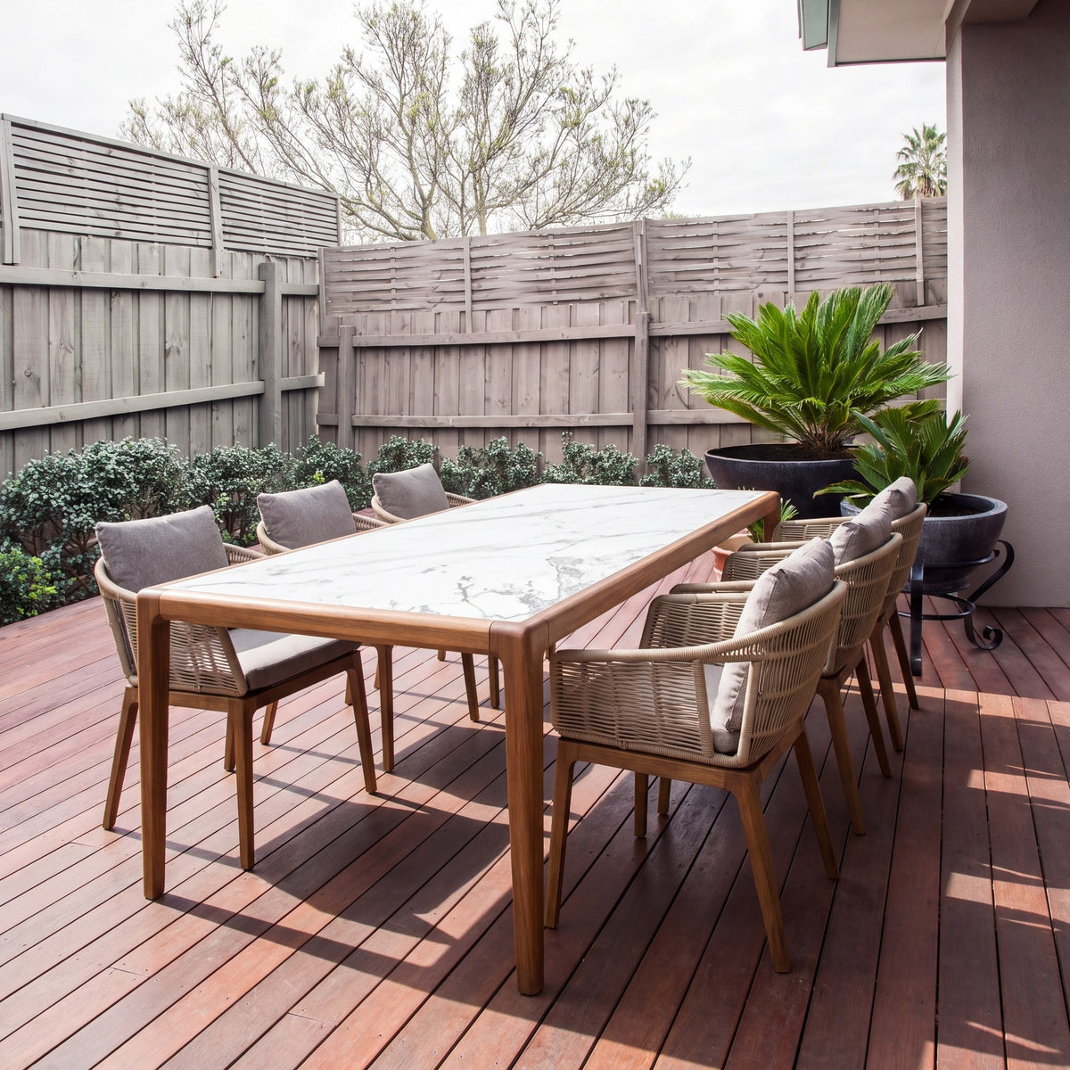 Outdoor Dining Settings