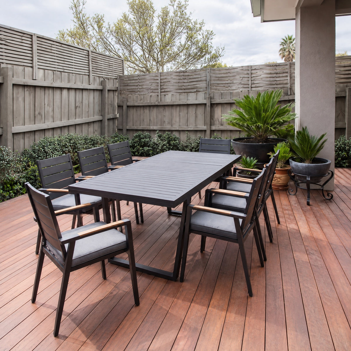 8-Seater Extendable Aluminium Dining Set
