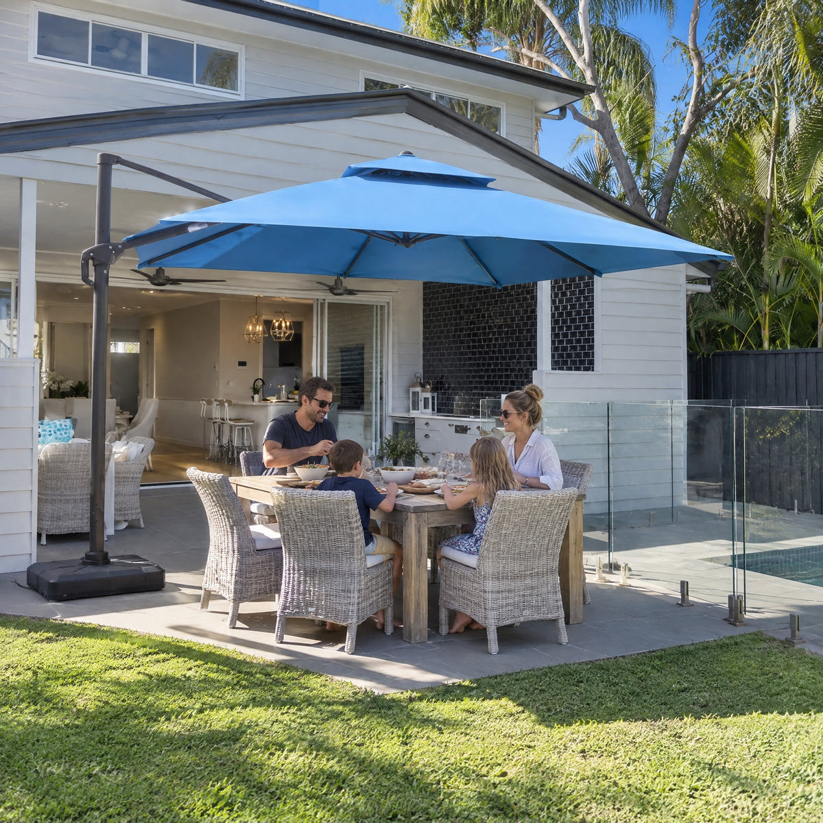 360° Rotating Cantilever Umbrella, Blue - in use